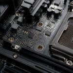 découvrez comment le cryptoprocesseur de sécurité soudé à la carte mère garantit la conformité au tpm 2.0, un prérequis matériel essentiel pour l'installation de windows 11.